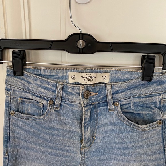 Abercrombie Distressed Light Wash Jeans - Picture 4 of 7